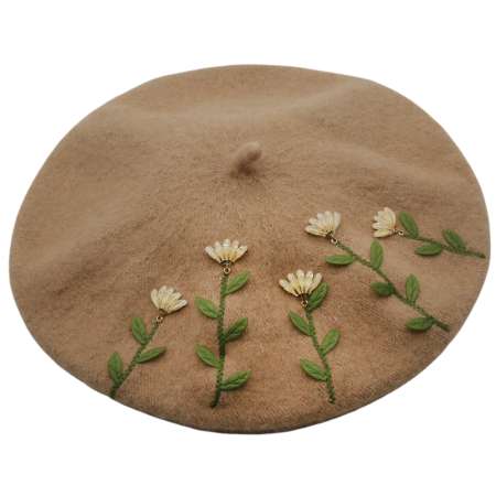 Light brown beret with juweliere flowers