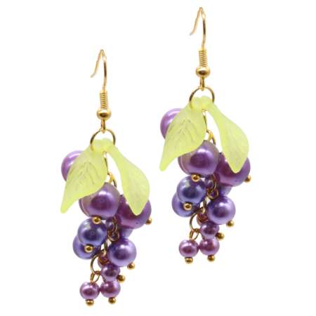 Earrings with violet grapes