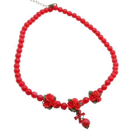 Red pearl necklace with roses