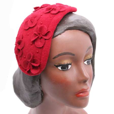 red half hat with flowers - big fascinator in vintage look