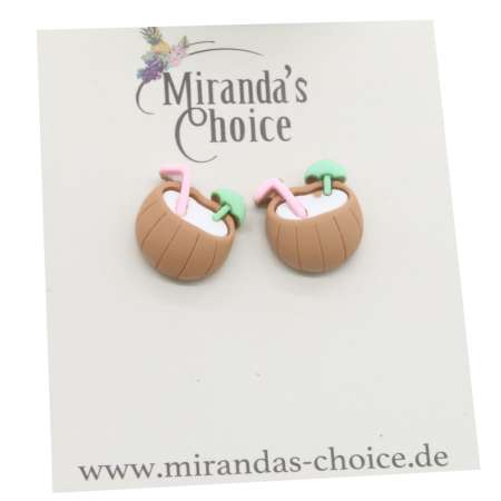 Stud earrings with coconut and straw