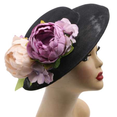 Schwarzer Hut mit fliederfarbener Ansteckblume zum Wechseln