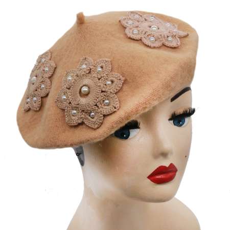 Light brown beret with crochet blossoms