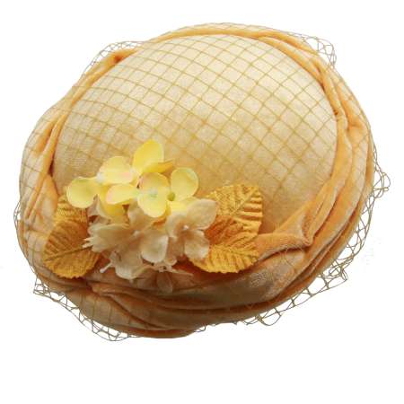 Gelber runder Hut aus Samt mit Netz und Blumen