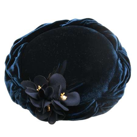 velveteen circle hat in dark blue velvet