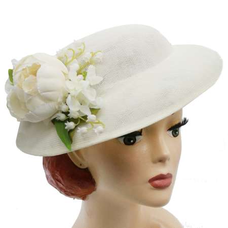 Bright vintage summer hat with white corsage flower