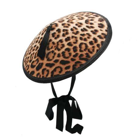 asiartischer Kegelhut mit Leoparden Muster im Rockabilly Stil 02