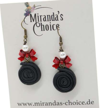 earrings with black licorice snail and bow 02
