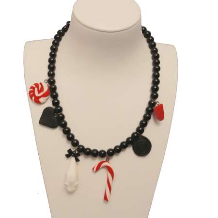 Licorice - black chain with sweets 02