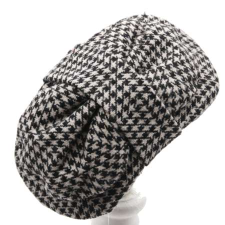 Small Half Hat - Fascinator with tweed houndstooth in black & white