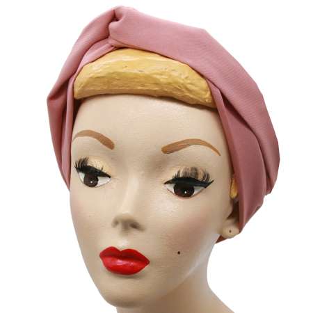 angezogen, flach gebunden: Rosa farbenes Turban Haarband mit Draht