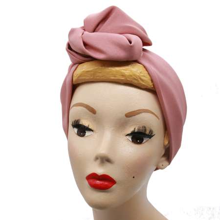 angezogen, als Knoten: Rosa farbenes Turban Haarband mit Draht