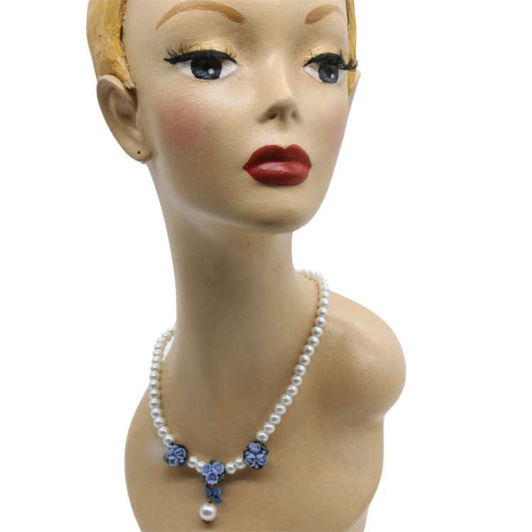 Halskette mit hellblauen Rosen - Vintage-Stil