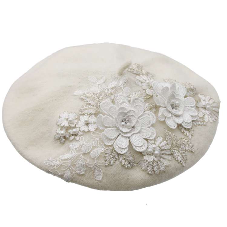 white wool beret with lace in gold & white