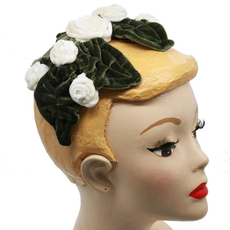 Half Hat with white Velvet Flowers and black Leaves