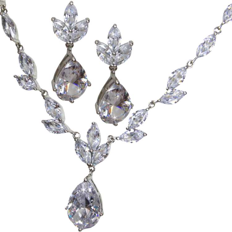 Earrings and necklace with sparkling cubic zirconia rhinestones - Paula Walks