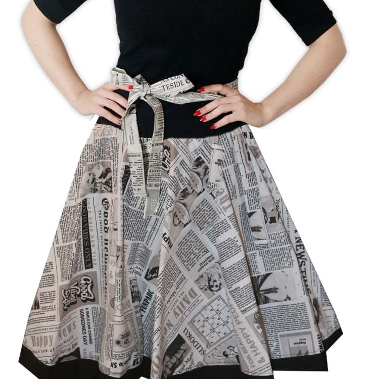 Swing skirt with newspaperprint