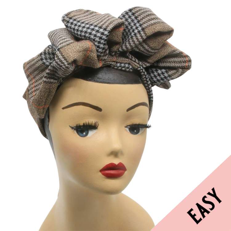 Brauner karierter Easy Turban mit viel Volumen