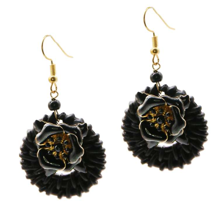 Earring with Rattan ring in black and enamel flower