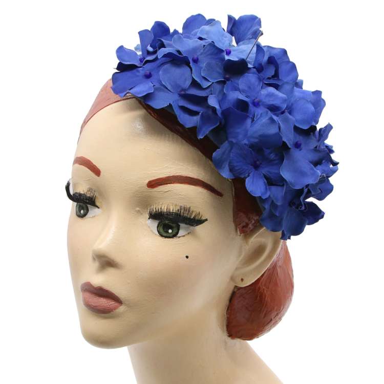 Großer Fascinator mit blauen Hortensie - Half Hat im Vintage Stil