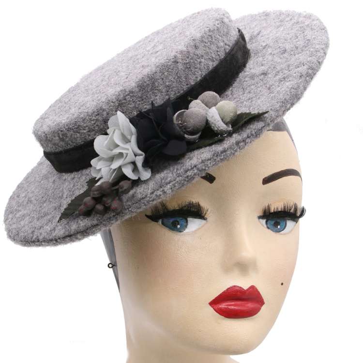 kleiner grauer boater Hut im Vintage Stil