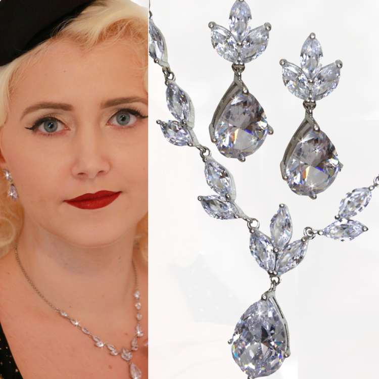 Earrings and necklace with sparkling cubic zirconia rhinestones - Paula Walks