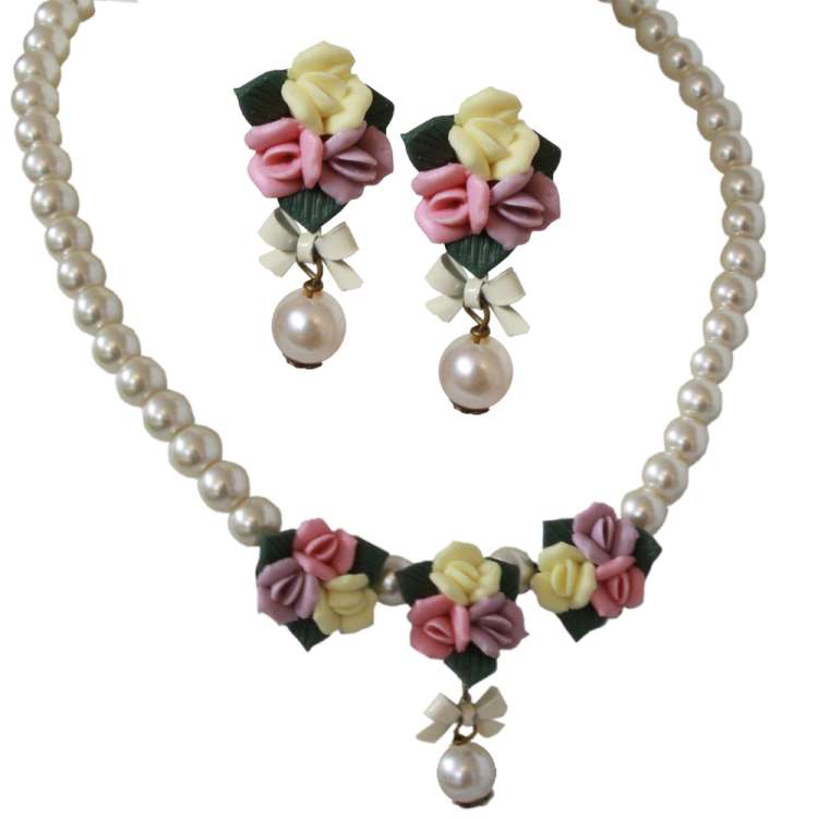 Triple flowers with pearl - necklace and earrings in vintage style in pastel colours