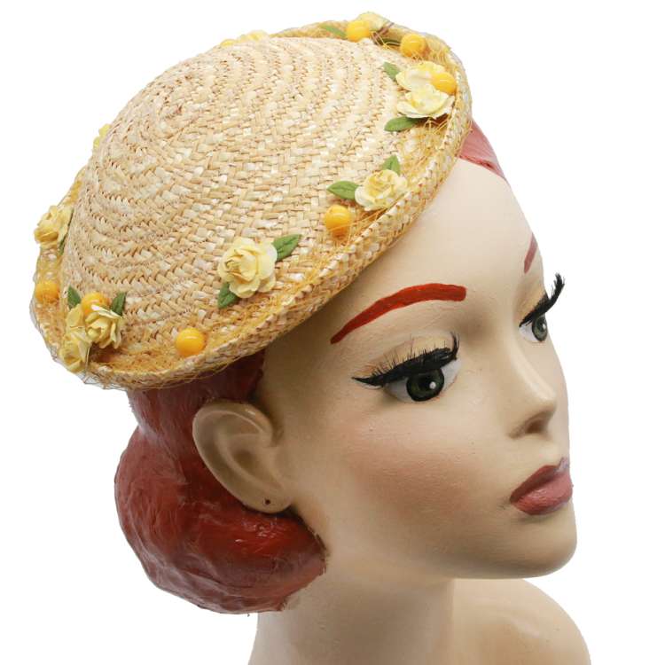 Bowler Straw Hat - Round hat with net and small roses in shades of yellow.