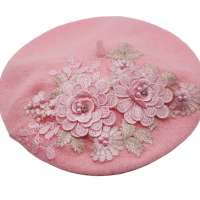 Beret in pink with lace