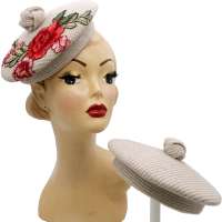 Beret hat in beige with/without flowers
