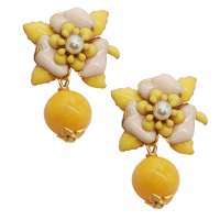 Ear studs with enamel flower and pendant in yellow