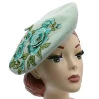 Embroidered beret with flowers in mint green