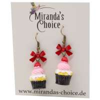 Earrings with strawberry cupcake
