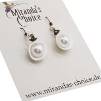 Earrings with shell & pearl
